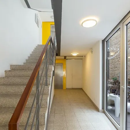 Hotel apartamentowy Guestready - Almada 15 2*